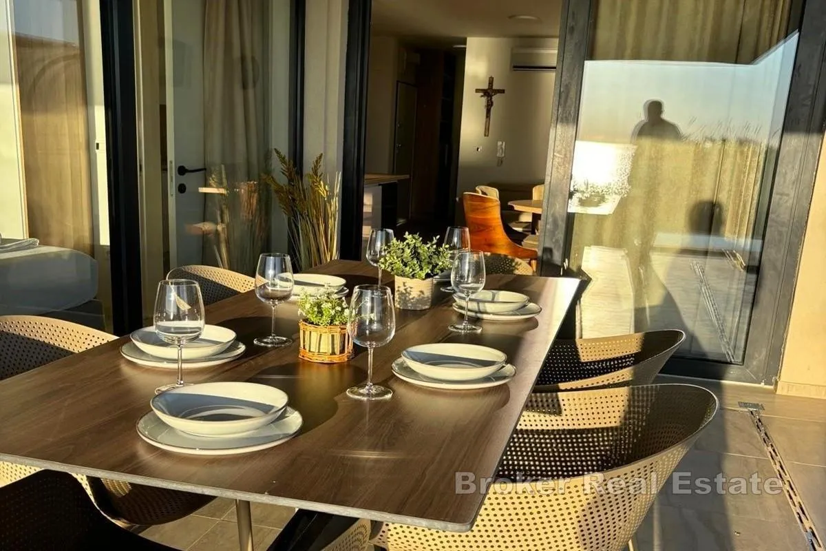 apartman prvi red do mora s bazenom - slika 6