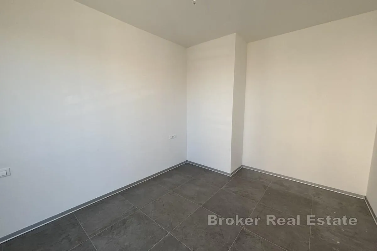 moderan apartman s vrtom i pogledom na more - slika 5