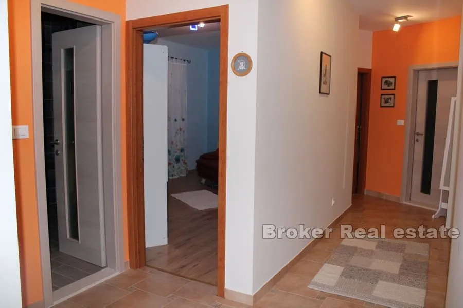 novouređeni apartman s pogledom na more - slika 10