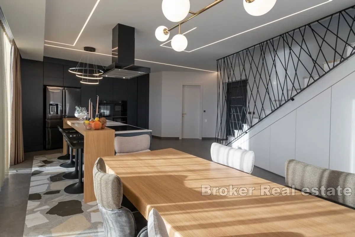 penthouse s pogledom na more na dominantnoj poziciji - slika 7