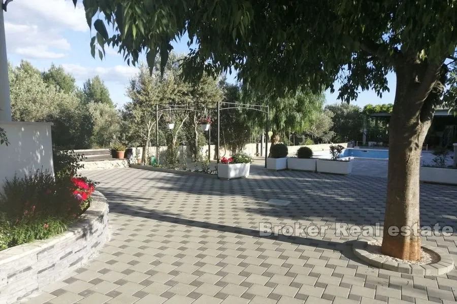 apartmanska vila prvi red do mora i plaže - slika 17