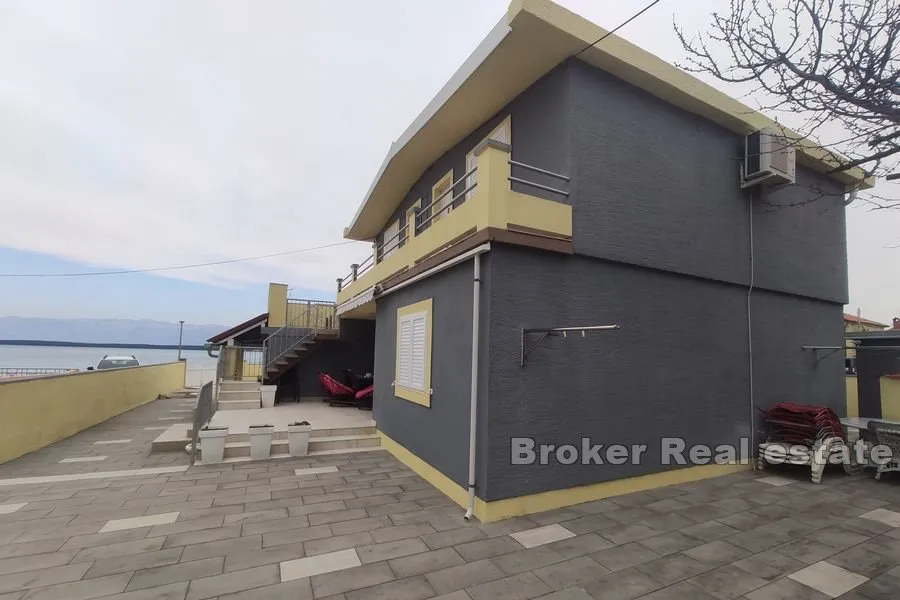 apartmanska kuća prvi red do mora - slika 4