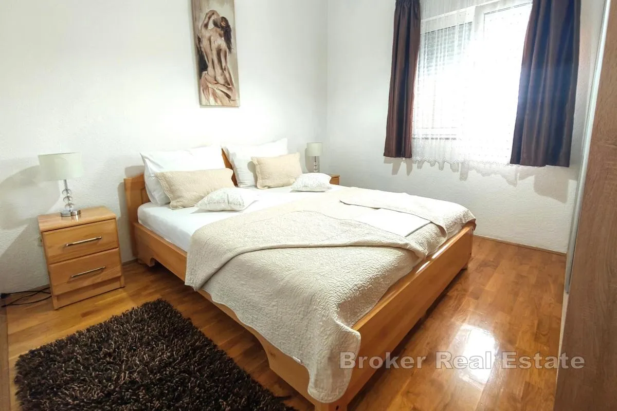 atraktivna apartmanska kuća s pogledom na more - slika 6
