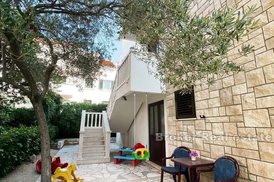 apartmanska kuća blizu mora - slika 2