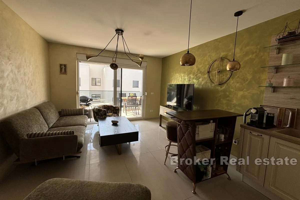 moderan apartman s djelomičnim pogledom na more - slika 4