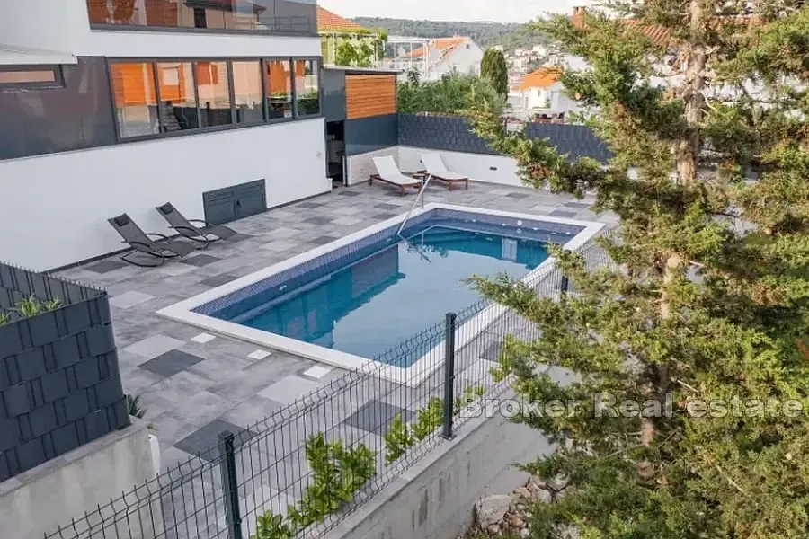moderan apartman s bazenom - slika 19