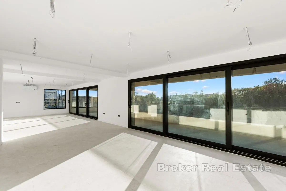 penthouse s panoramskim pogledom i krovnom terasom - slika 9