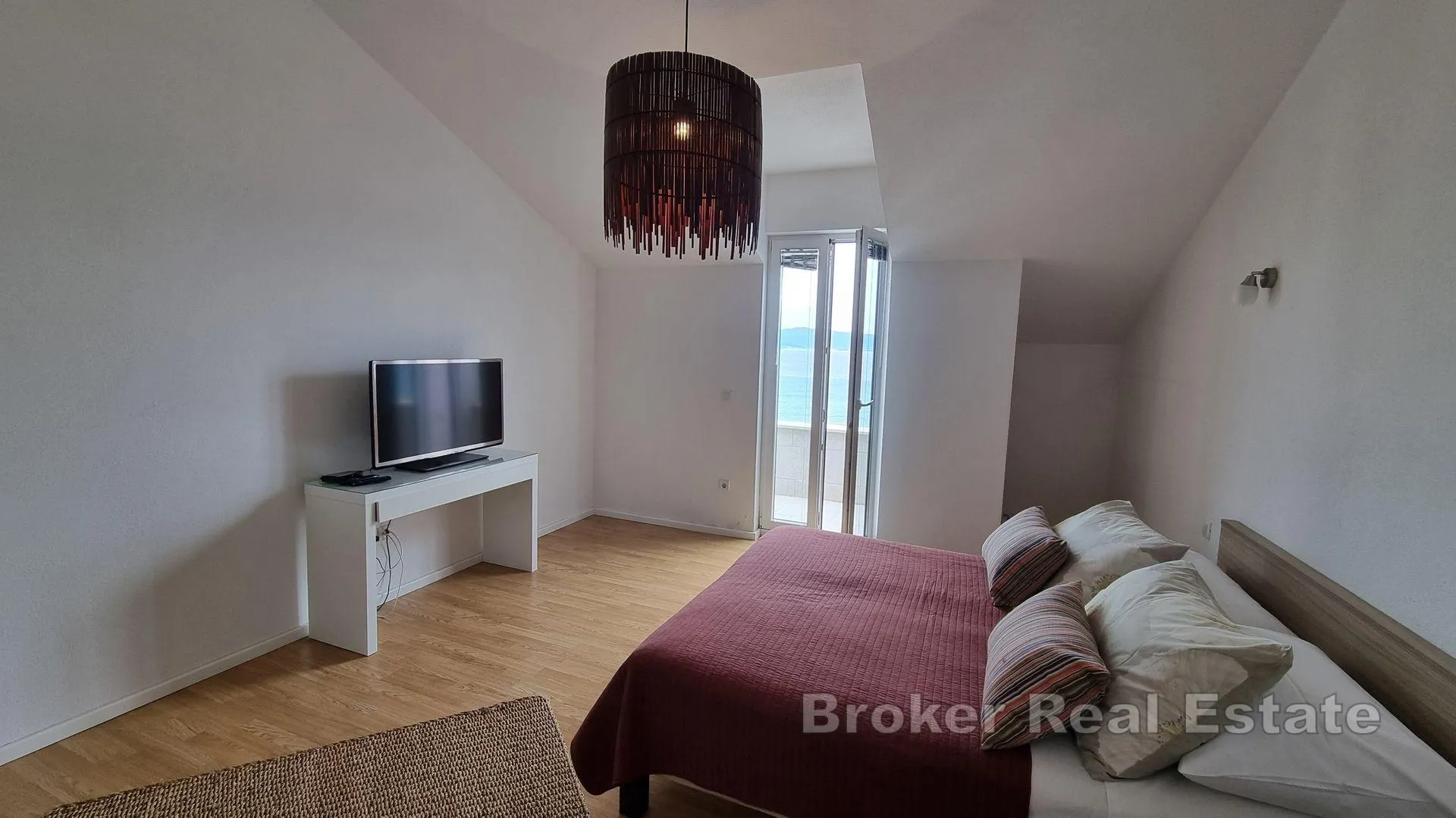 apartmanska kuća u drugom redu do mora - slika 7