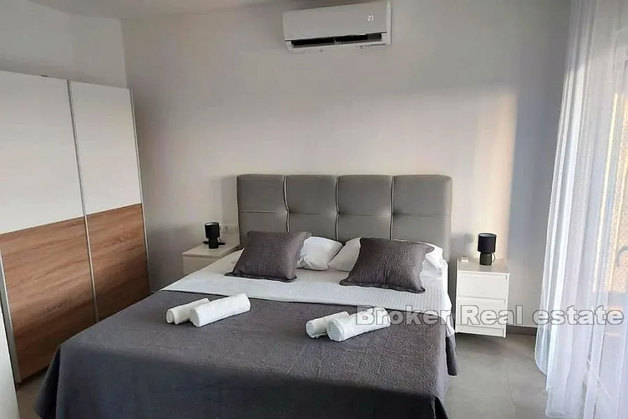 novoizgrađena vila s bazenom - slika 11