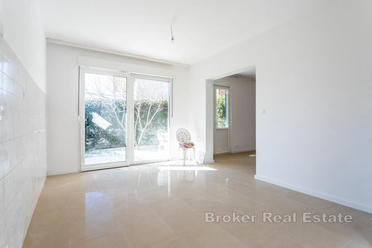 apartmanska kuća u blizini mora - slika 5