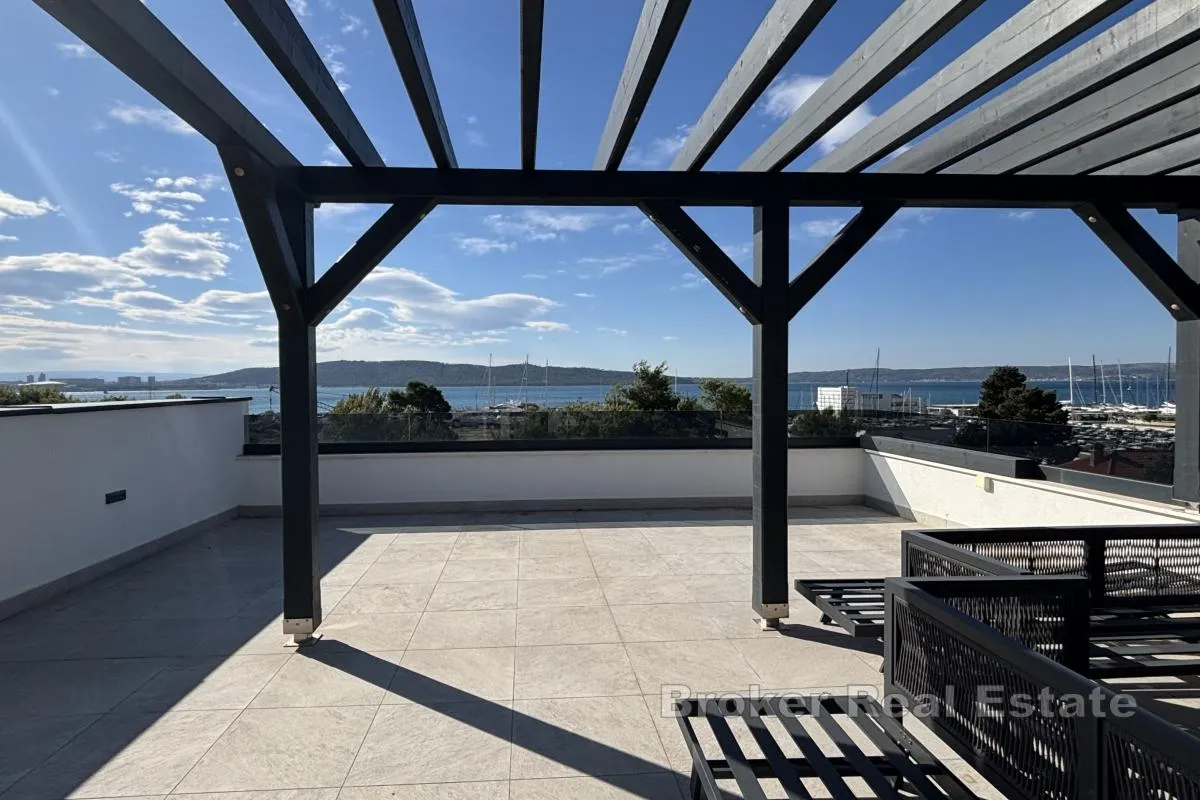 izvanredan penthouse stan s krovnom terasom i otvorenim pogledom na more - slika 17
