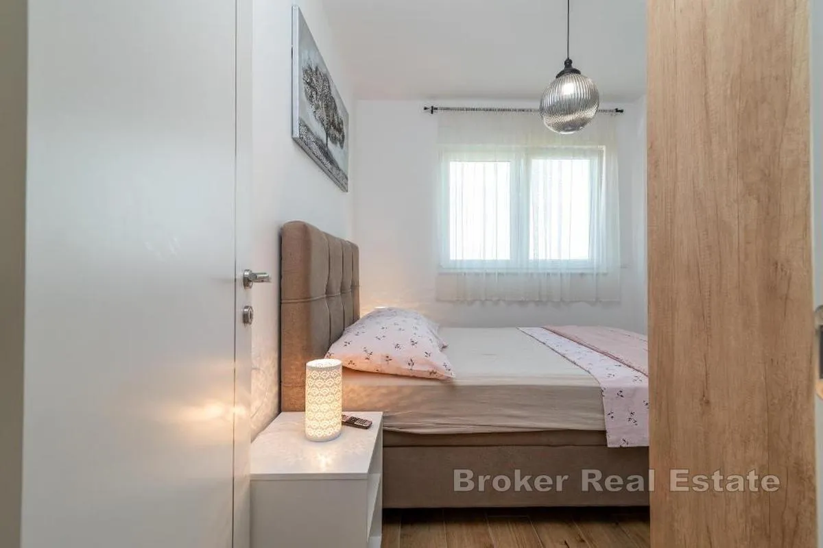 moderan apartman u novogradnji s bazenom - slika 8