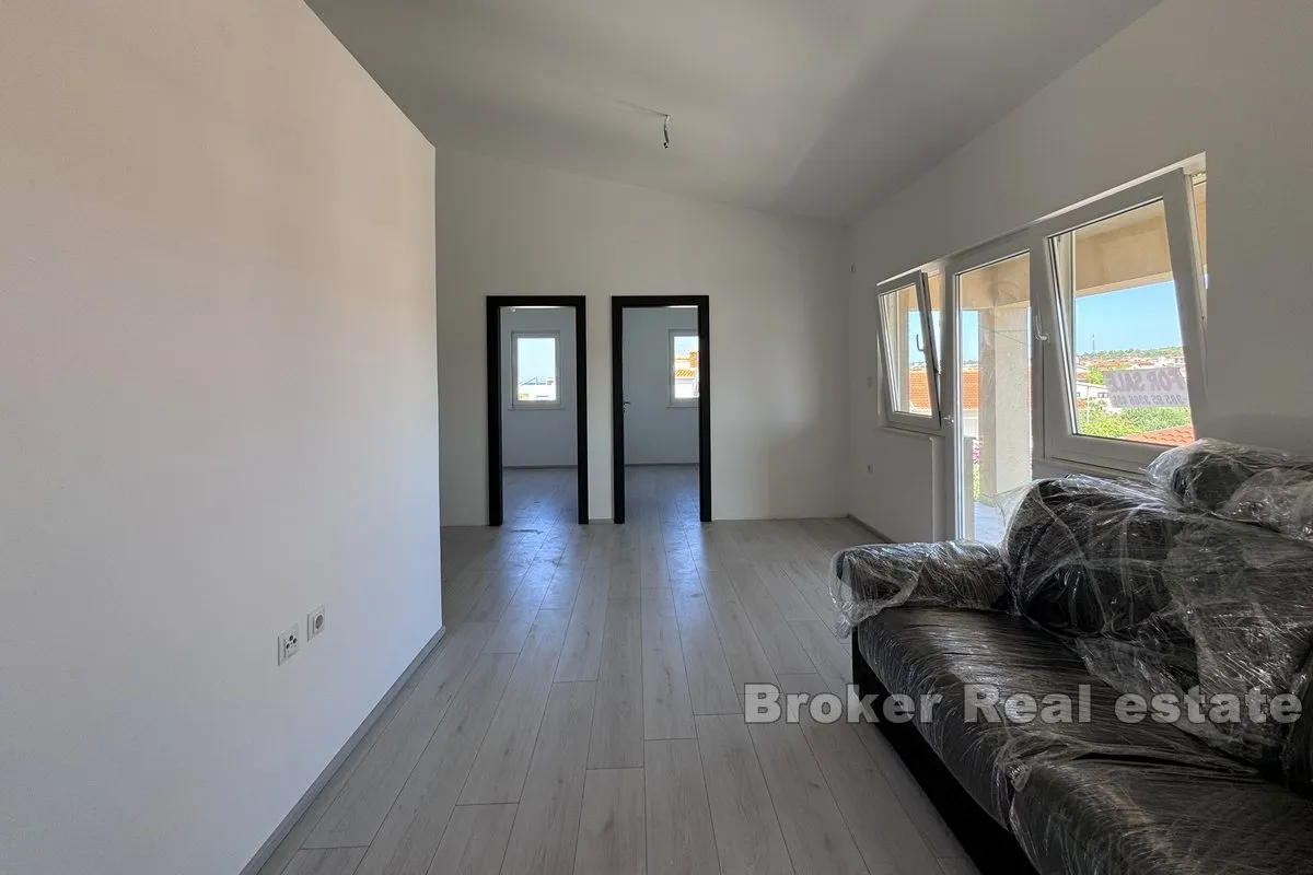funkcionalna nekretnina sa 3 apartmana - slika 11