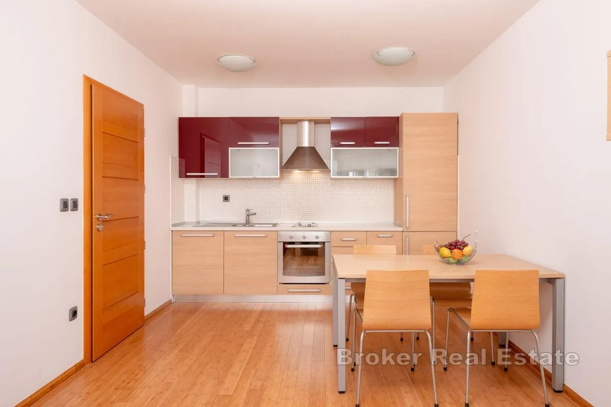 apartmanska kuća prekrasnim pogledom i blizinom mora - slika 14