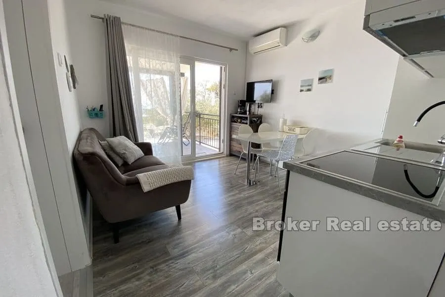 prekrasna kuća s bazenom i pogledom na more - slika 9