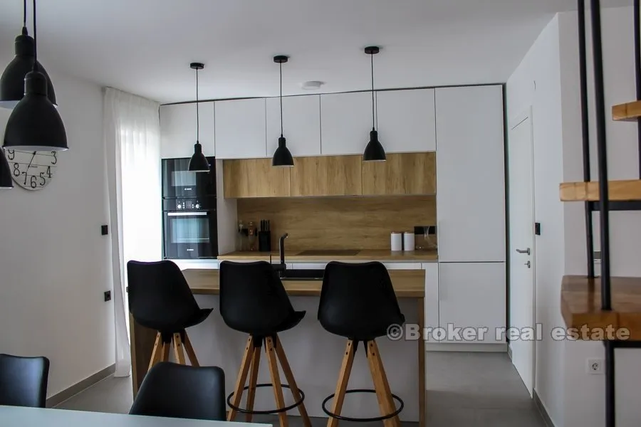 dvoetažan penthouse, dugoročni najam - slika 6