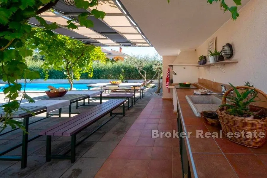 apartmanska vila s bazenom - slika 5