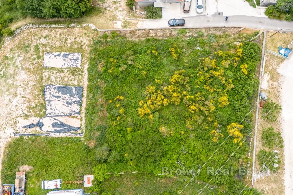 građevinsko zemljište u m1 zoni u kaštelima s pogledom na more i otoke - slika 4