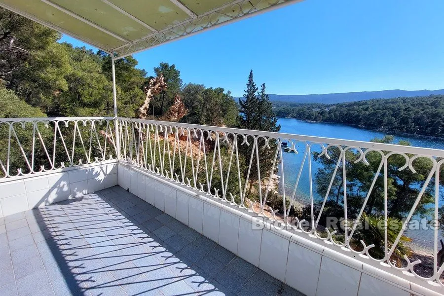 Apartmanska kuća u prvom redu do mora - Hvar