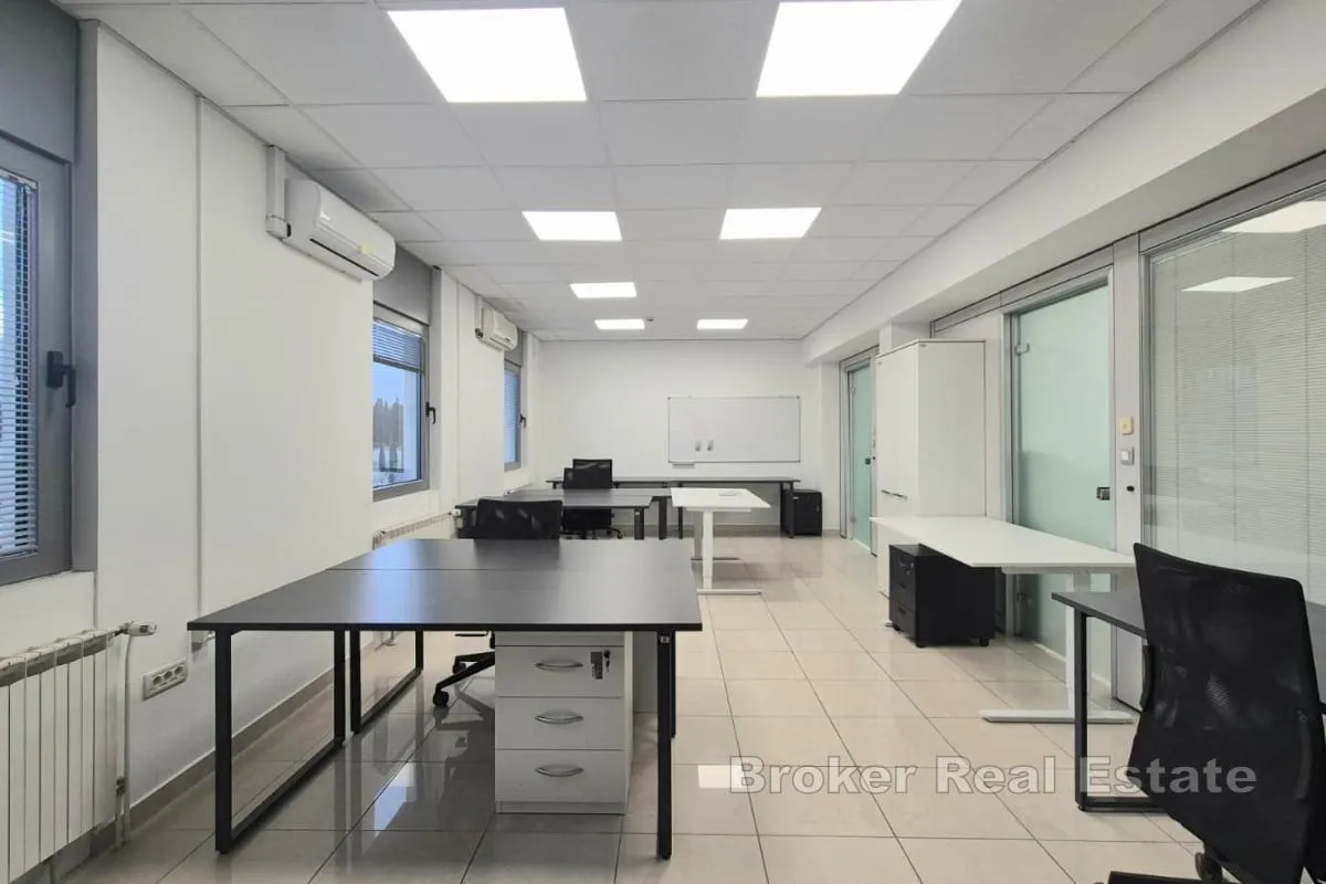 uredski prostor od 365 m² u poslovnoj zgradi - slika 4
