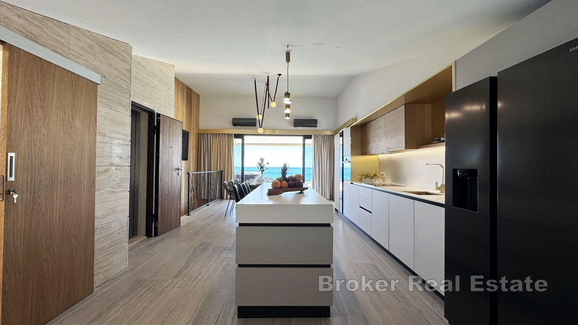luksuzan penthouse u prvom redu do mora - slika 7
