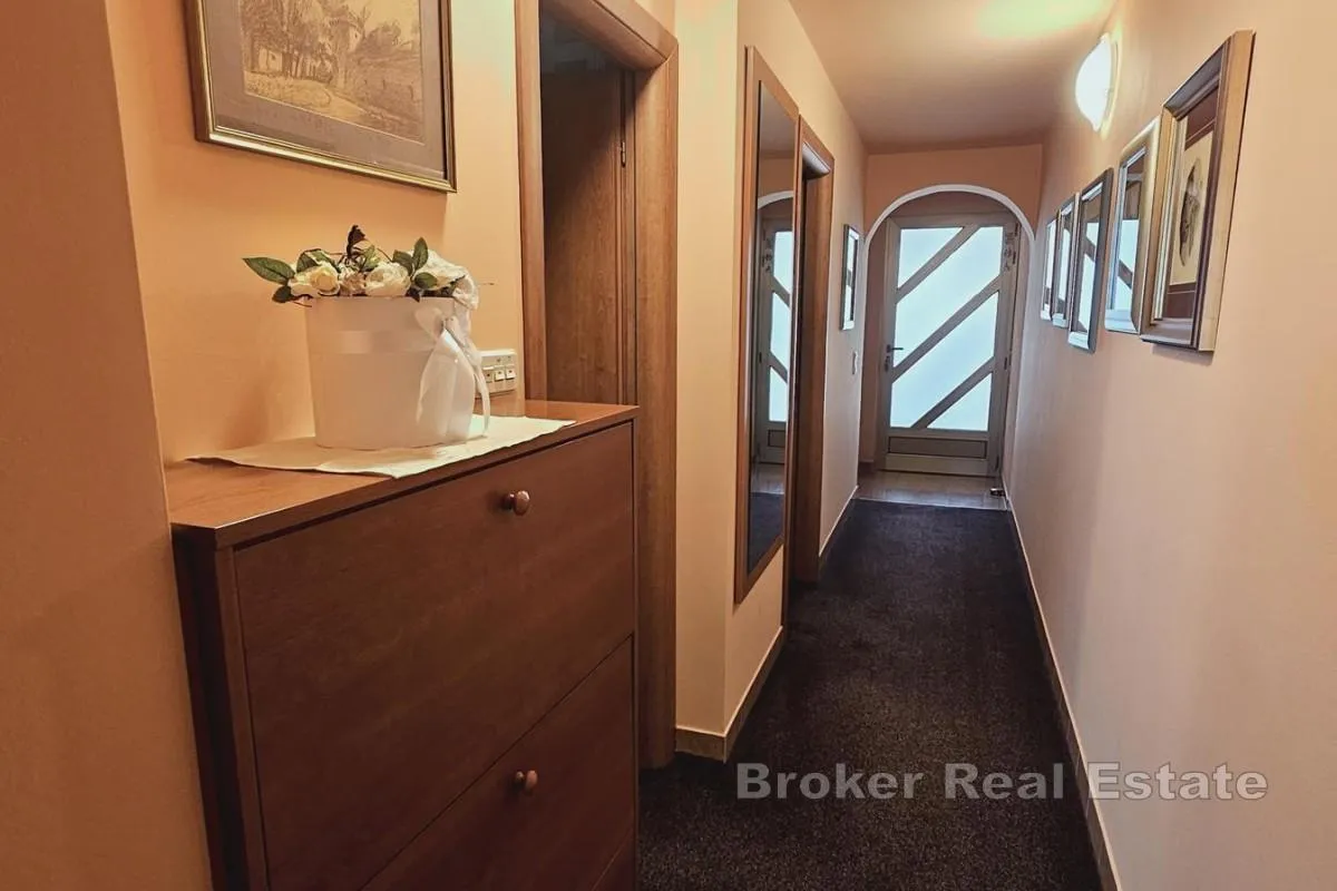 apartman s loggiom i pogledom na more - slika 10