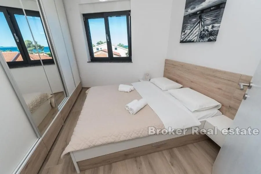 luksuzna vila s bazenom i krovnom terasom - slika 12
