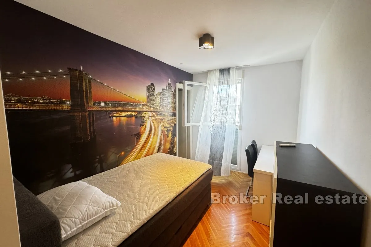 prostran trosoban apartman - slika 9