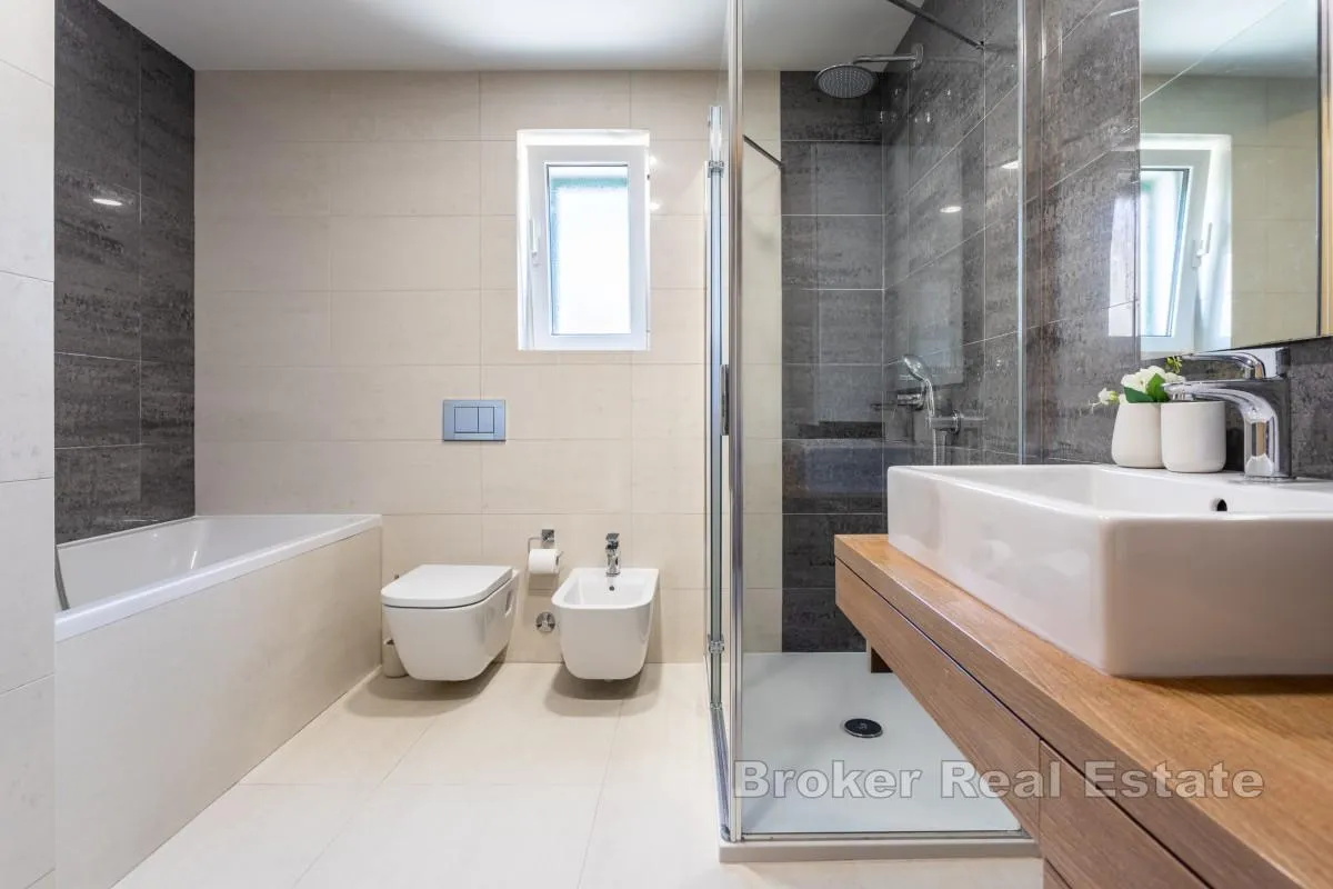 ekskluzivan apartman na vrlo atraktivnoj lokaciji - slika 20