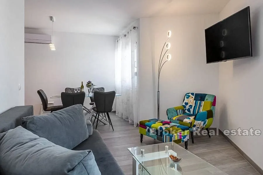 apartmanska kuća u drugom redu do mora - slika 7