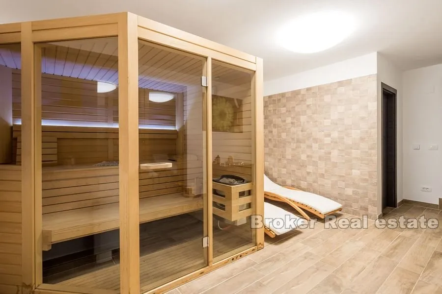 prekrasna vila s bazenom - slika 12