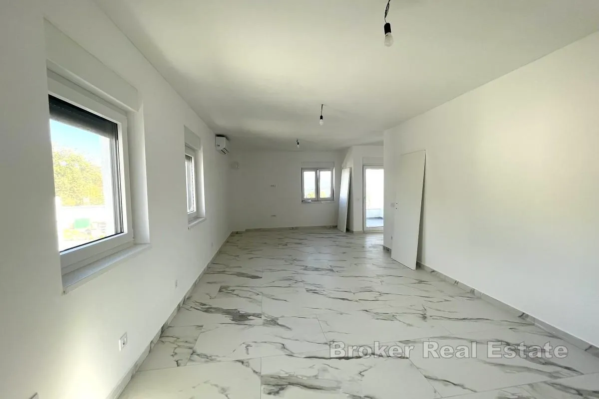 apartman na mirnoj lokaciji i pogledom na more - slika 3