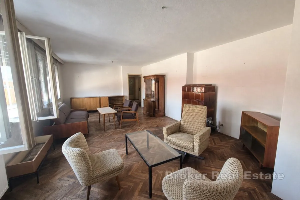 stan za renovaciju na atraktivnoj lokaciji - slika 2