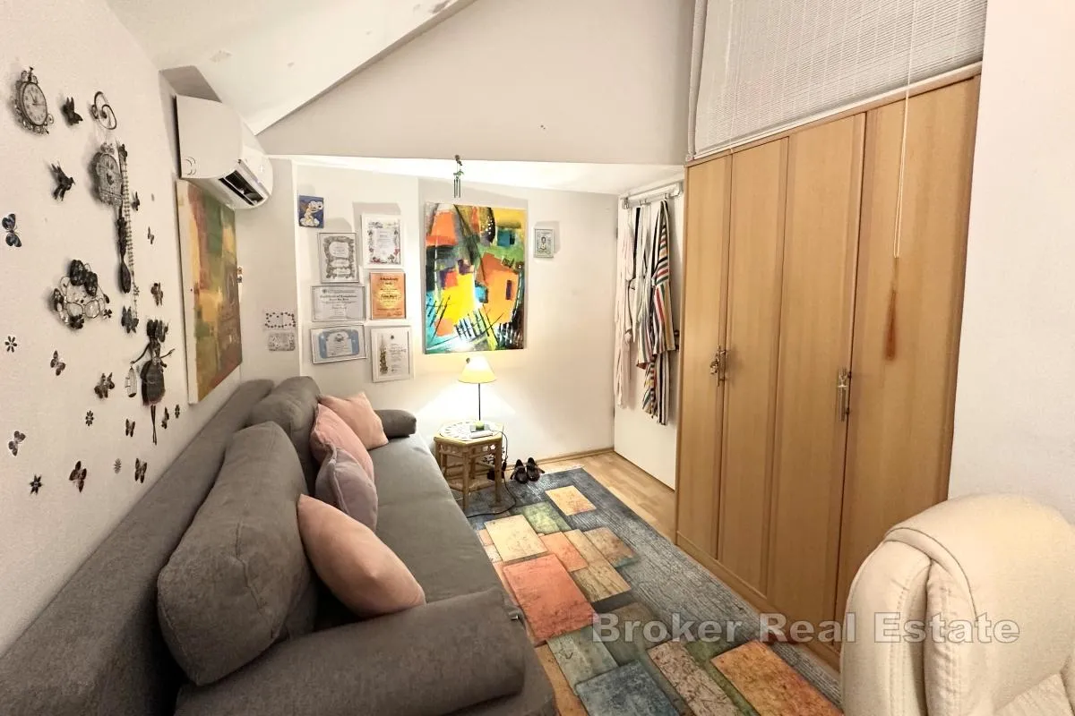 trosoban stan na idiličnoj lokaciji - slika 5
