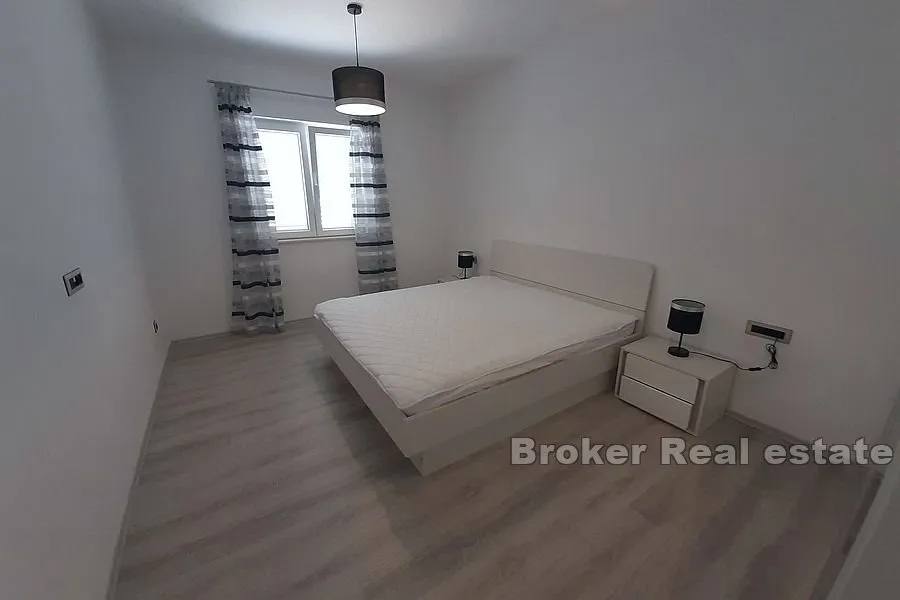 apartmanska zgrada u prvom redu do mora - slika 10
