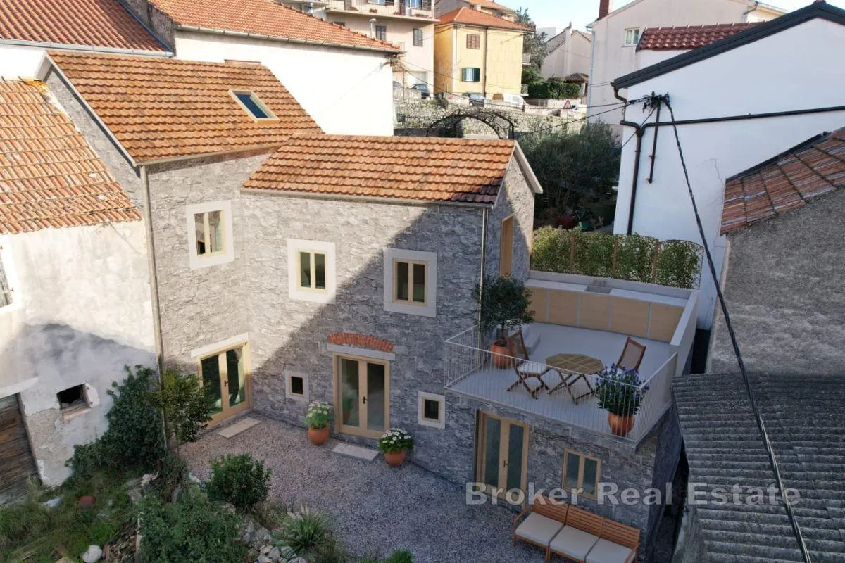 dalmatinska kamena kuća za renovaciju s projektom - slika 1