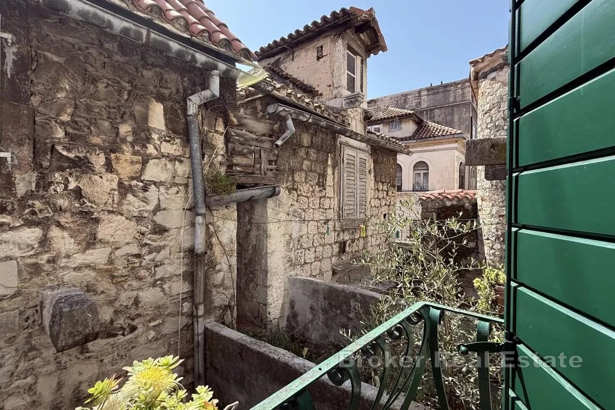 šarmantan stan s investicijskim potencijalom u centru splita - slika 9
