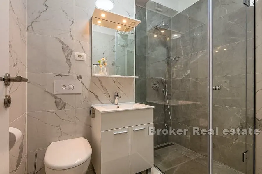 apartmanska kuća u drugom redu do mora - slika 10