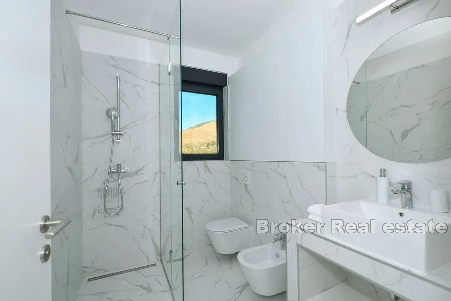 luksuzna vila s bazenom - slika 12
