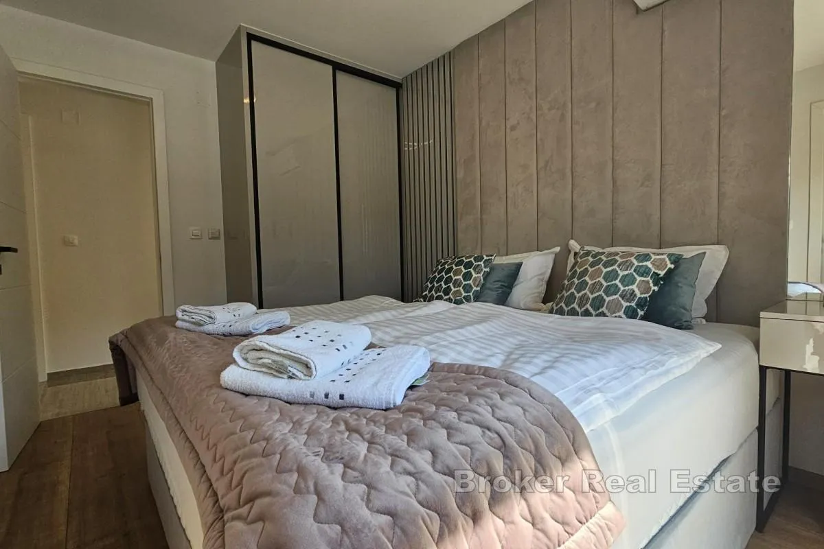 luksuzni apartman s bazenom - slika 10