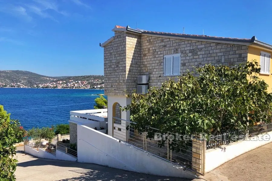 apartmanska kuća, prvi red do mora - slika 6