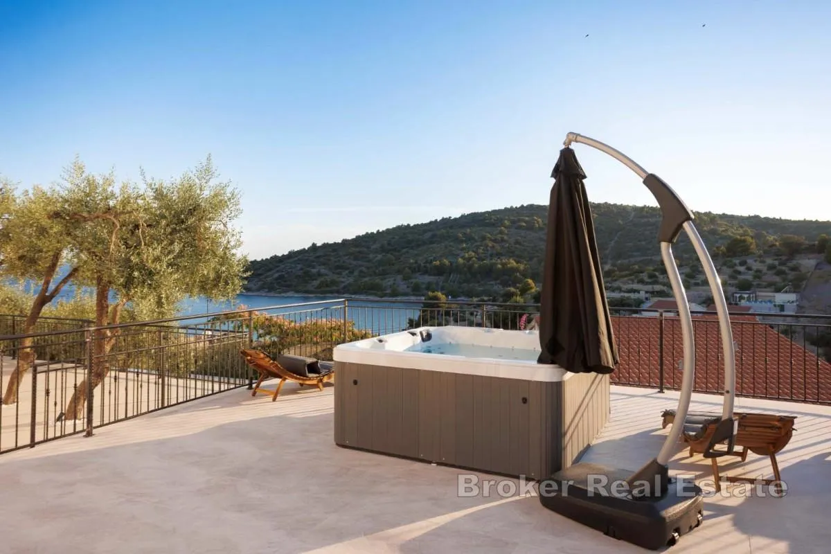villa u trećem redu do mora - slika 2