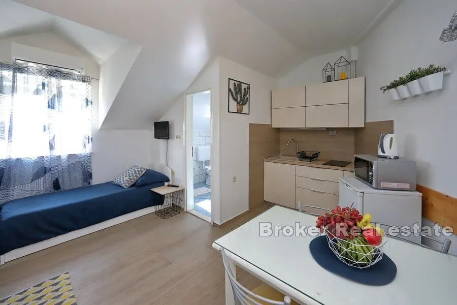 apartmanska vila prvi red do mora - slika 8