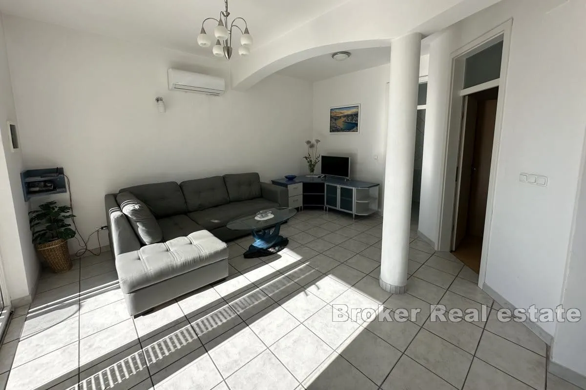 apartmanska kuća u prvom redu do mora - slika 10