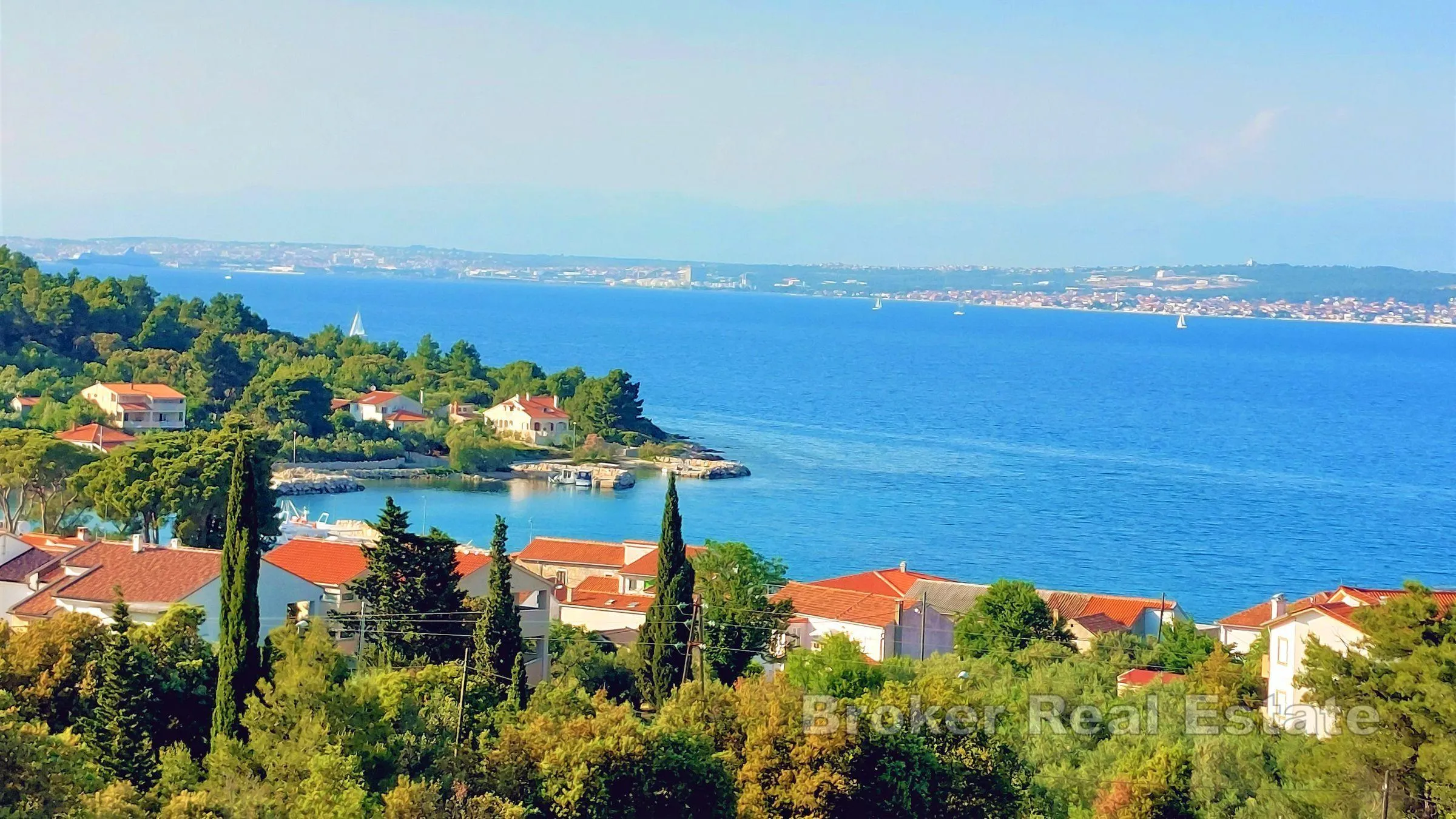 moderna vila s bazenom i pogledom na more - slika 22