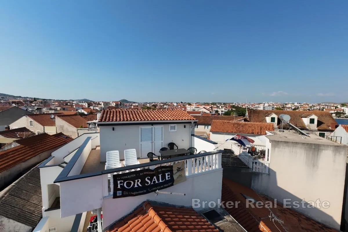 apartmanska kuća u centru grada - slika 15