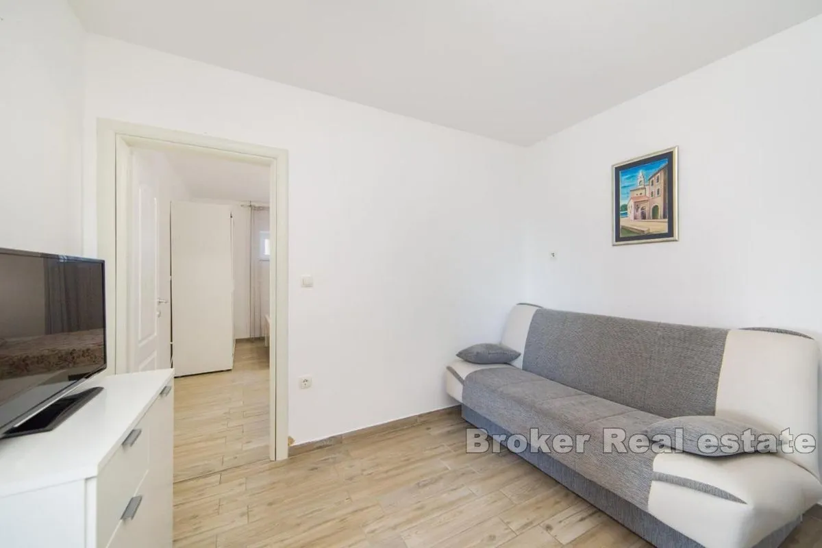 apartmanska kuća s bazenom - slika 11