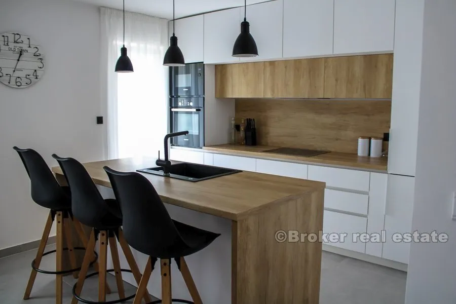 dvoetažan penthouse, dugoročni najam - slika 7