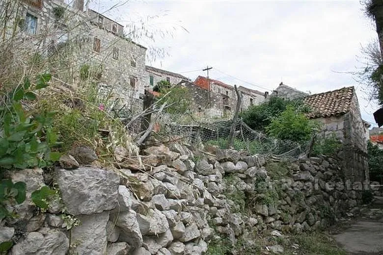 ruševna kamena kuća, na prodaju - slika 4