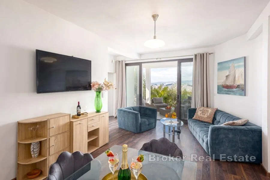 atraktivan apartman s bazenom i pogledom na more - slika 5